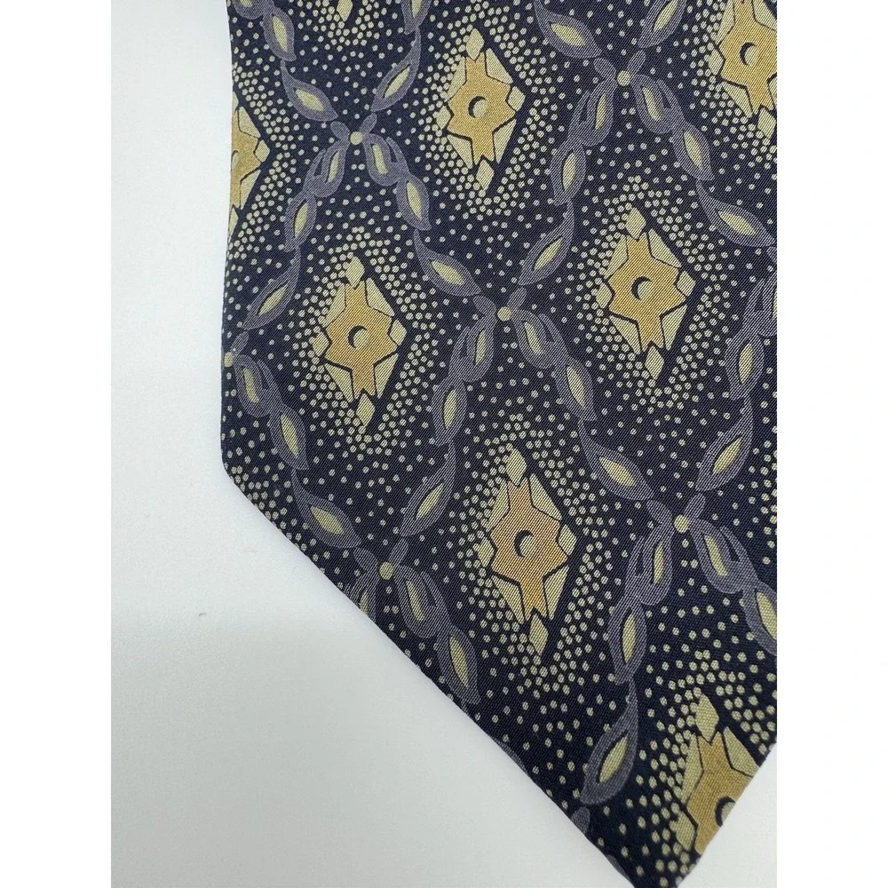 Giorgio Armani Cravatte‎ Silk Tie Black Gray Gold Geometric Medallion Pattern